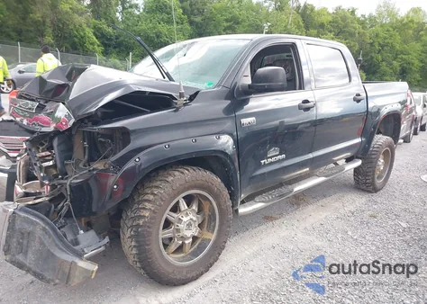 2016 Toyota Tundra Sr5 5.7L V8/Trd Pro 5.7L V8 z USA, uszkodzony, nr VIN 5TFDY5F13GX558675